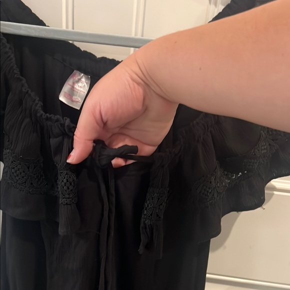No Boundaries Black Ruffled Flutter off the shoulder Sleeve Blouse - Picture 6 of 11